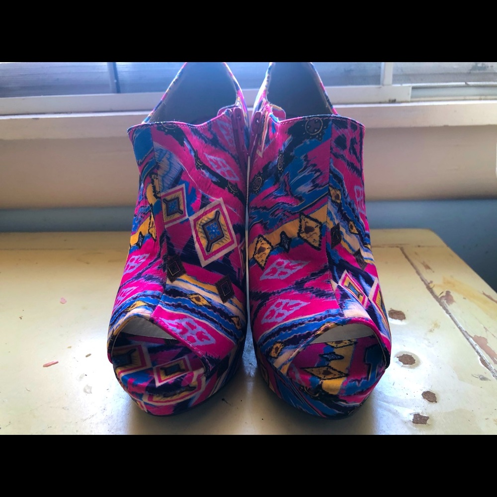 I am selling one time worn pumps. Size 8.5.